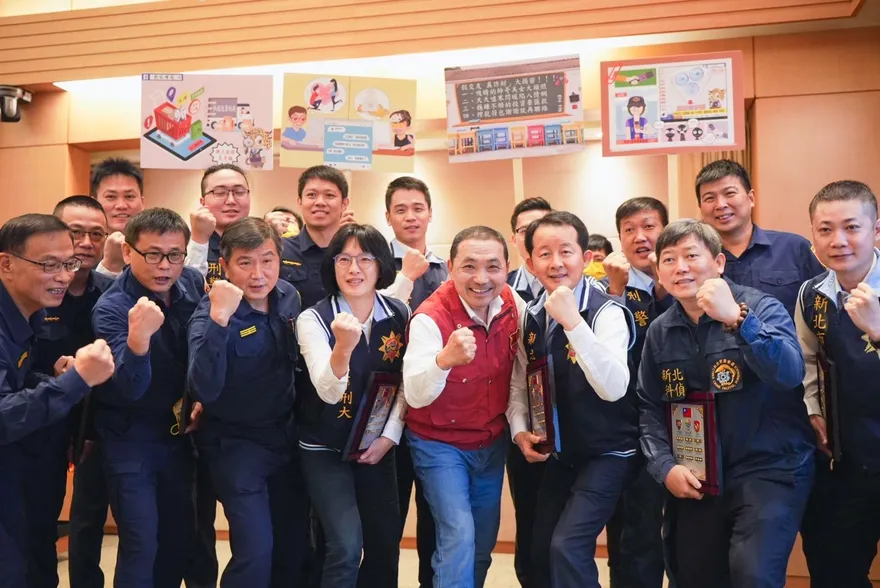 新北警破「台版柬埔寨」救58被害人案　侯友宜表揚有功人員