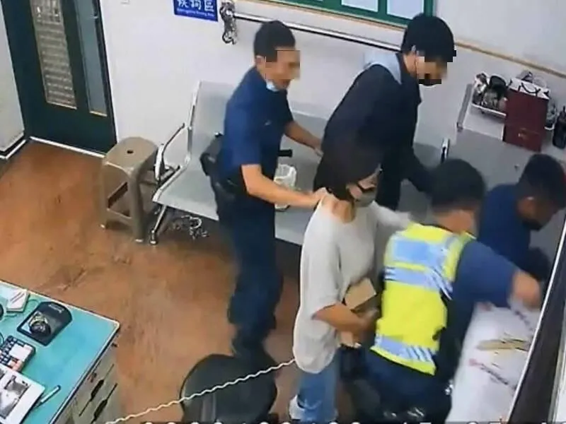 【影】媽媽也助拳幫忙打！彰化狂女偷早餐店遭逮　偵訊時竟搶警槍…下場出爐