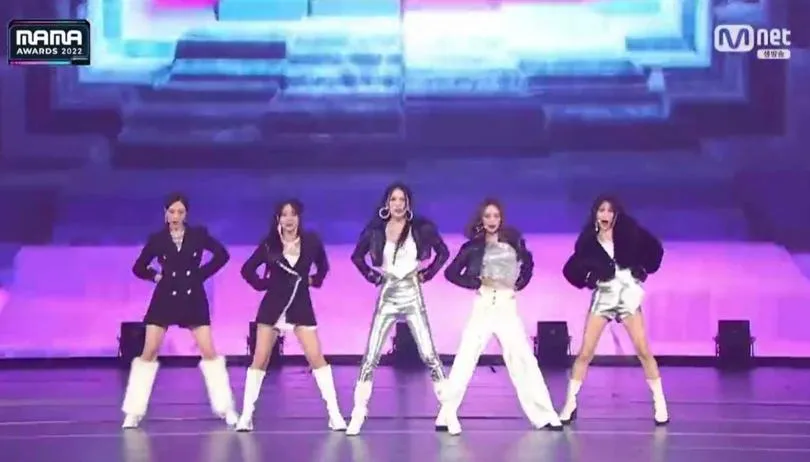 睽違7年！KARA「5人合體」MAMA掀回憶殺　「6支麥克風」藏思念惹哭粉：好想念具荷拉
