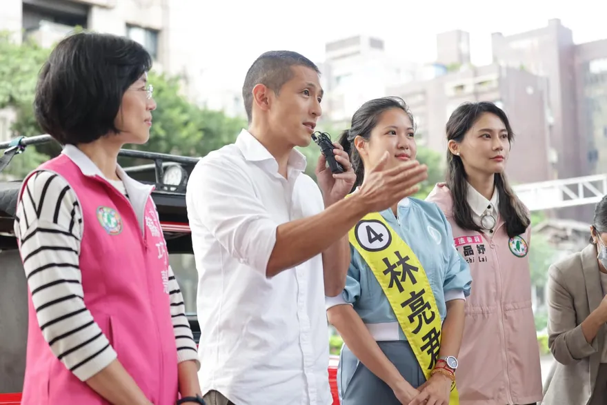 被趙映光狠打臉縮了？吳怡農「這舉動」讓媒體人大傻眼：實在不夠像男人