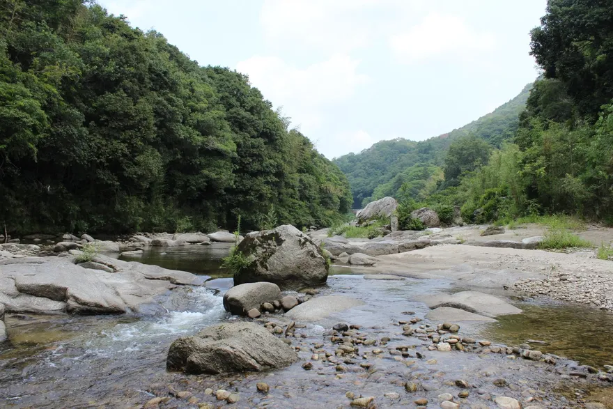 野溪泡湯遭溪水沖走失蹤　28天後釣客意外發現遺體