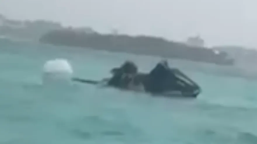 搭船出遊淪死亡之旅！26歲正妹跳水撿拖鞋　下秒遭螺旋槳打爆…血濺大海亡