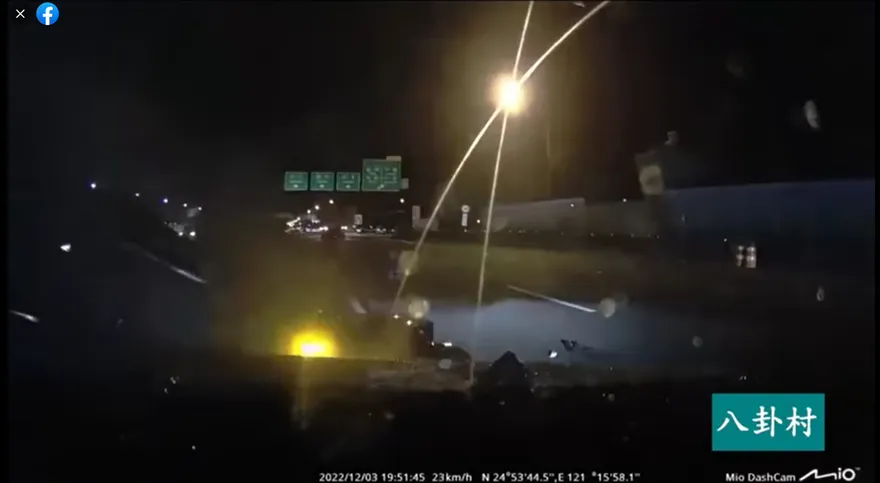 【影】大貨車鬼切釀禍！國道3號南下62.3K嚴重車禍　驚悚撞擊瞬間曝….