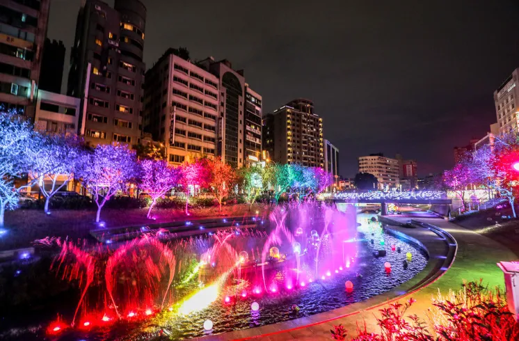 台中耶誕嘉年華來了！12／16柳川登場　水舞燈光秀閃爆14天