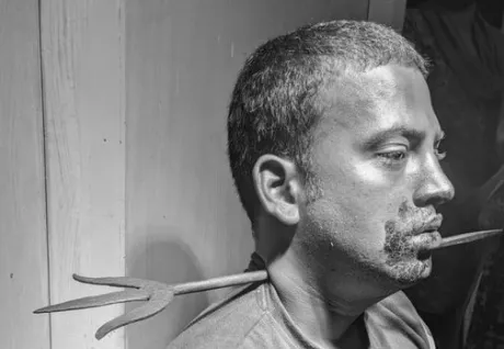 悚！男子脖子被刺穿卻沒出血、能說話、意識清醒　醫：不可思議