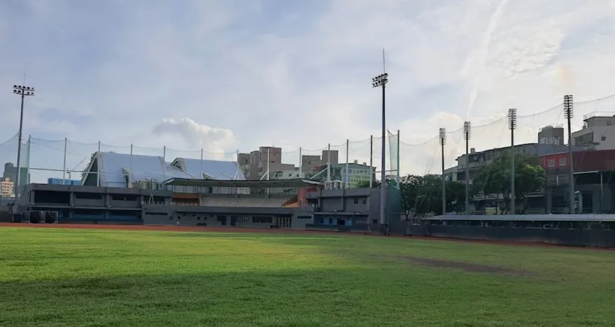 快訊/桃園球場辦公室小酌！體育局科長「突昏厥送醫」　搶救4天仍不治