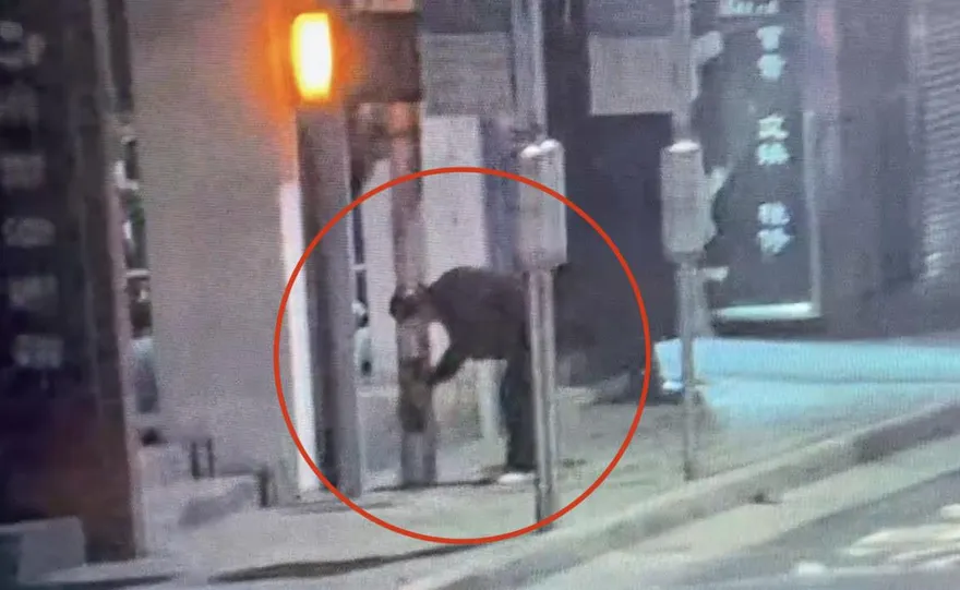 孔蓋怪客！專拆天母地區號誌桿維修蓋　7旬翁遭逮辯「研究秒數」