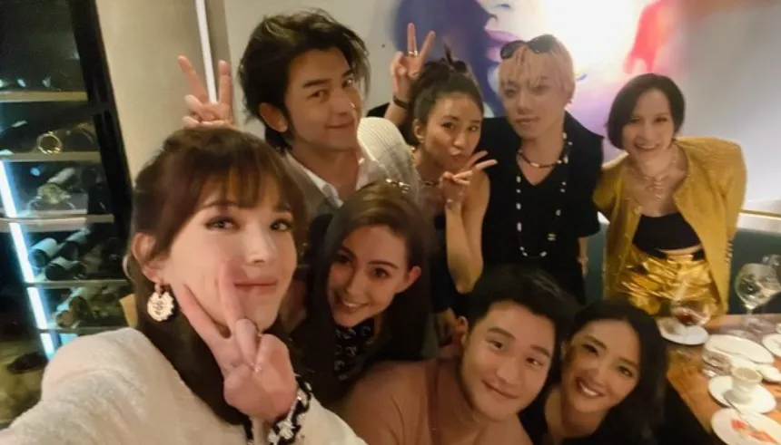昆凌曬聚餐照…8名男女神合體！許瑋甯掌鏡　陳柏霖、桂綸鎂奇蹟同框