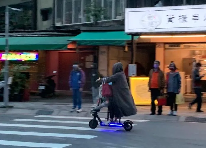 「電動滑板車」歸類為慢車、不得上路！　新北市交通局：違者最高罰3600元