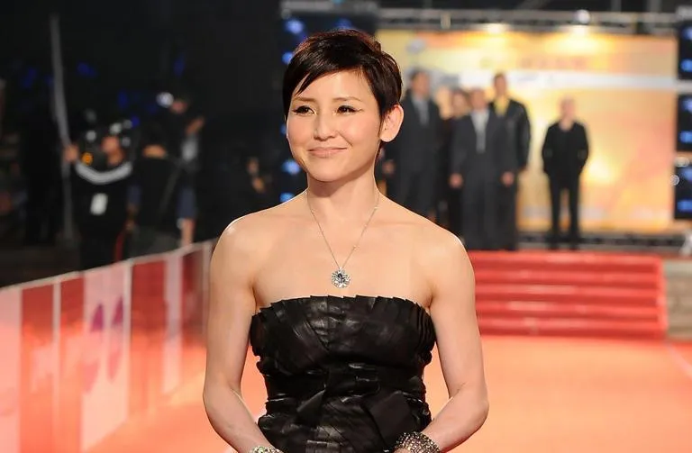 香港女星劉美君驚爆有「5公分鬼剃頭」！PO照淚喊：怕以後頭髮會掉光