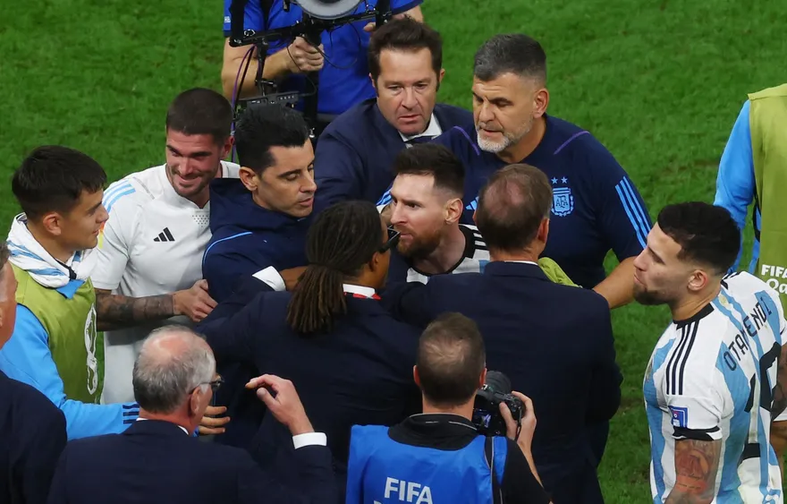 世足賽/贏球還發火！梅西賽後罕見動怒爆粗口　都怪荷蘭韋霍斯特太白目