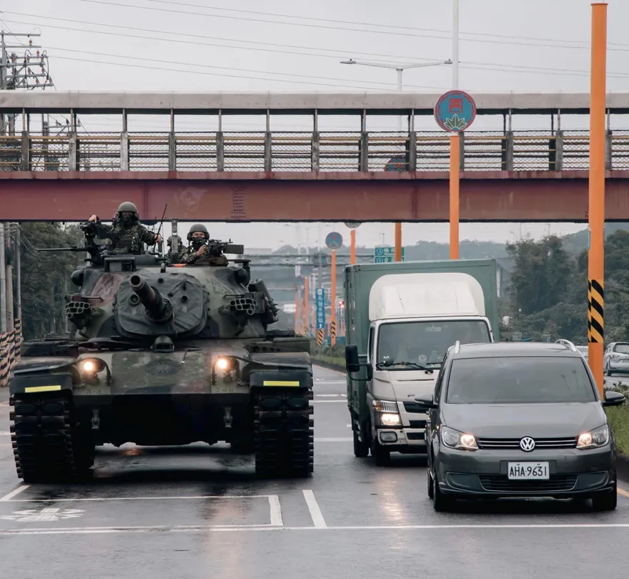 陸軍542裝甲旅演練作戰計畫！CM11坦克晝夜出擊