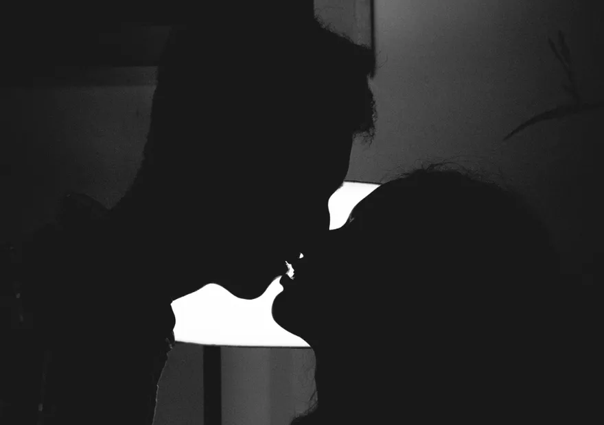 人妻KTV激戰男同事　豪放揪混戰：出來玩大家都是單身