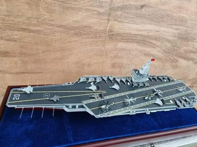 網傳大陸第5艘航艦模型亮相　舷號20使用核動力