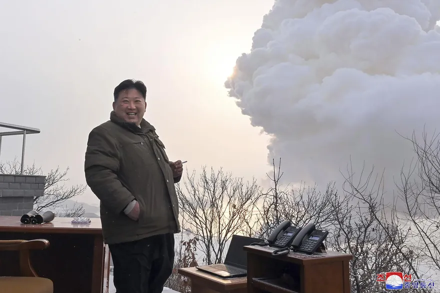 快訊／北韓再朝東海方向發射不明彈道飛彈　南韓軍方密切監視中