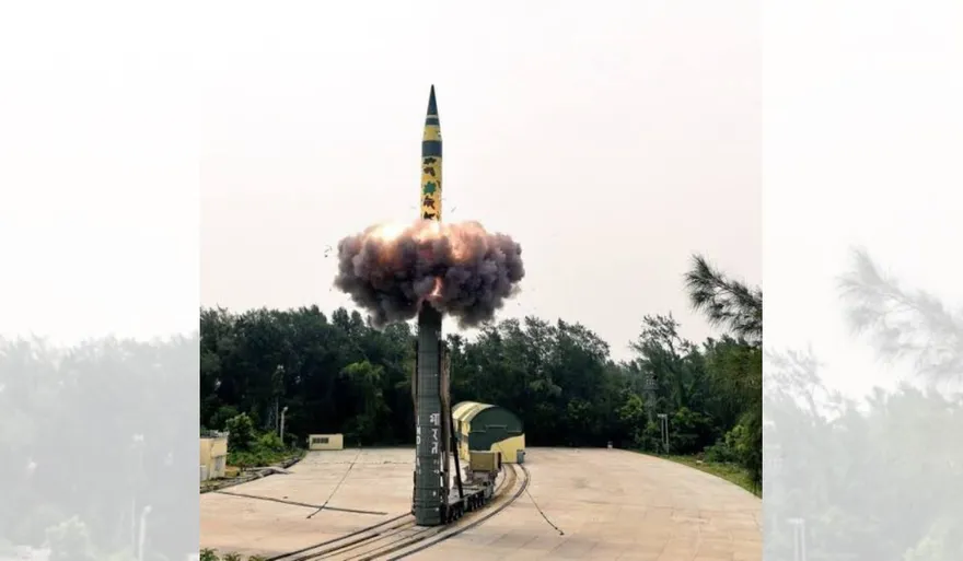 【影】印度成功試射「烈火-5」洲際彈道飛彈　可搭載核彈頭、射程涵蓋大陸全境