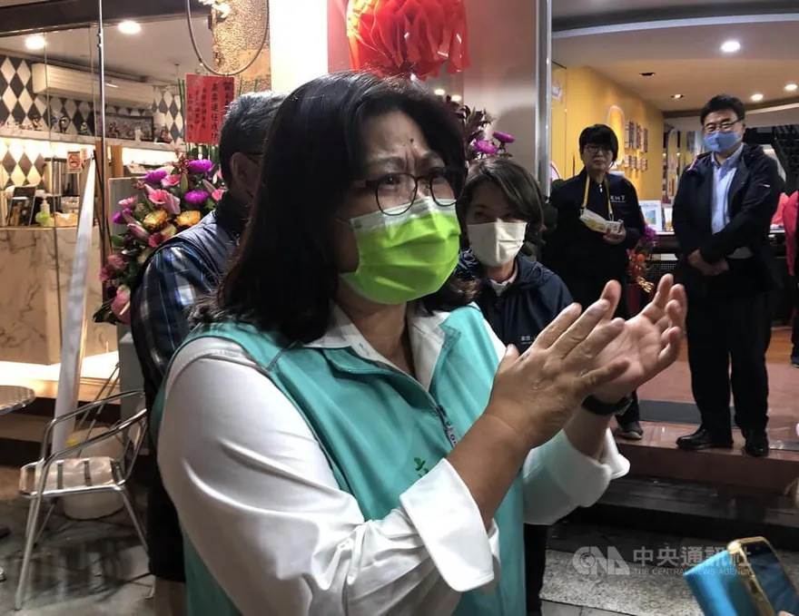 綠委王美惠赴黃敏惠總部賀當選　盼合作爭取中央建設嘉義