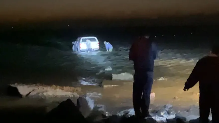 【影】可憐觀光客慘卡福寶濕地　即刻救援畫面曝光