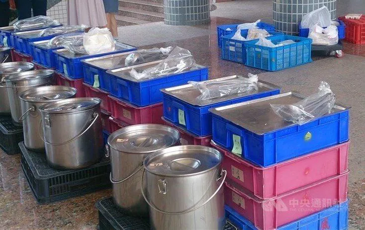 國小2學童午餐誤喝餿水「廠商懲處出爐」！北市：開罰2萬6＋暫停供餐2週