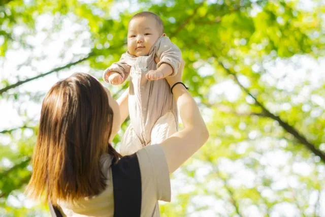 怕寶寶餓媽2小時餵一次奶　專家：寶寶厭奶無力恐是「過度餵食」啦！