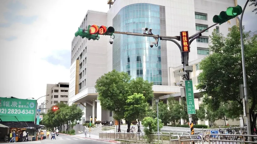 勿心存僥倖！　交通部支持民眾檢舉「人行道違停」