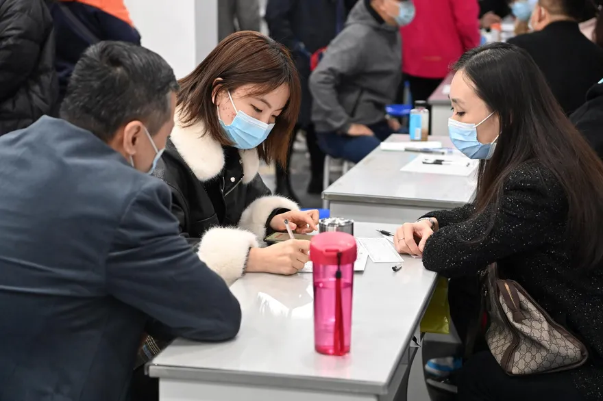 從「陽過不要」變「陽過優先」　陸企奇葩招聘恐涉就業歧視