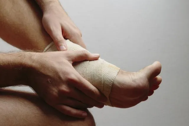 扭傷亂推拿恐越推越嚴重！　醫揭「5招」正確處理扭傷、拉傷