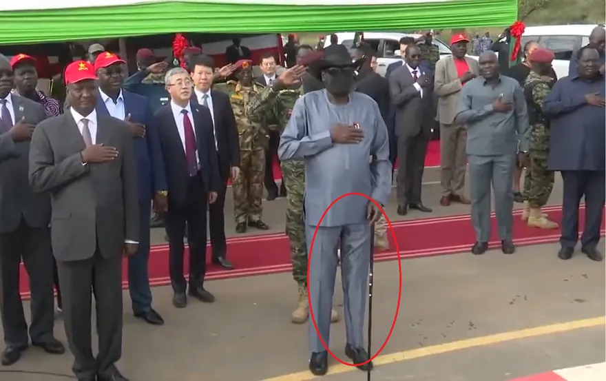 南蘇丹71歲總統典禮上失禁影片瘋傳　拍攝者離奇死亡