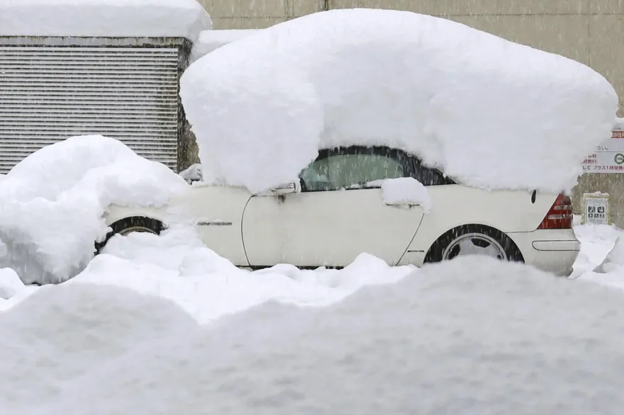 今冬最強寒流！日本新潟「降雪破紀錄」至少8死　岸田籲：避免非必要外出