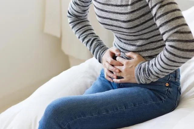 變胖、腸胃不適就醫竟罹卵巢癌！醫：發現時八成已晚期　是「最棘手的婦癌」