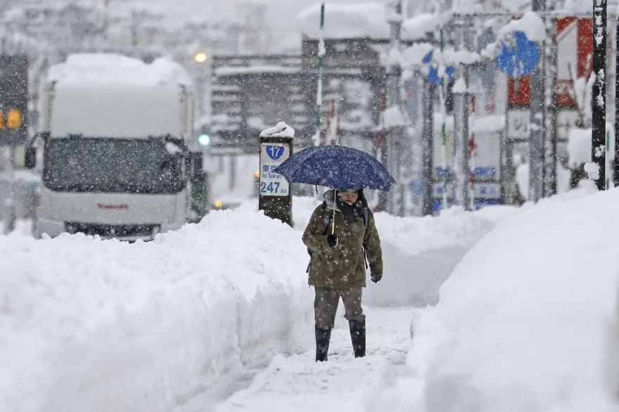 日本新潟降破紀錄大雪！飯店員工發文提醒旅客「可以不來」　附帶爆笑備註：被罵我再刪文