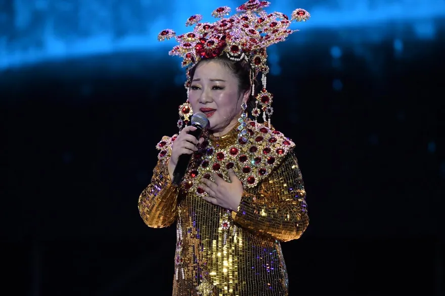 不能輸羅志祥！白冰冰跨年夜出動「41年壓箱寶」：還好身材沒走鐘