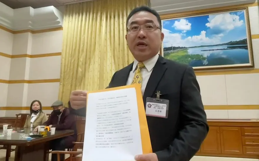 綠爭嘉義市議長生變數！選前1小時　議員黃敏修突退黨