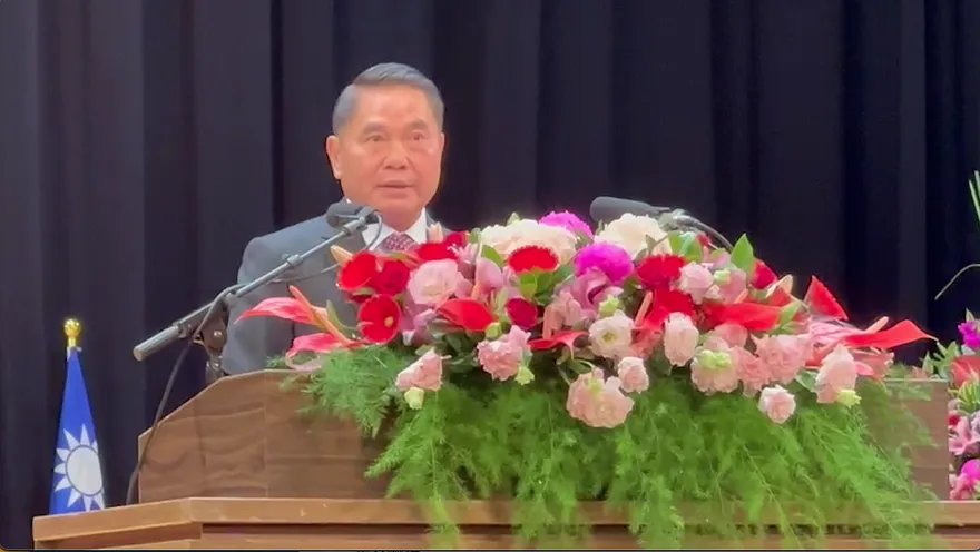 【影】最狂縣長就職！鍾東錦高喊「苗栗有國王」　是標籤也是標竿