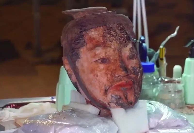 【影】「新鮮」兵馬俑長這樣！逼真血色嚇壞網友：像剛砍下來「真人頭」