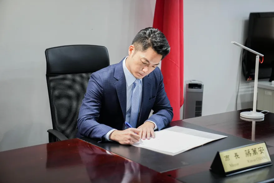 【影】蔣萬安上工第一天就是生日！　開晨會許下「這願望」