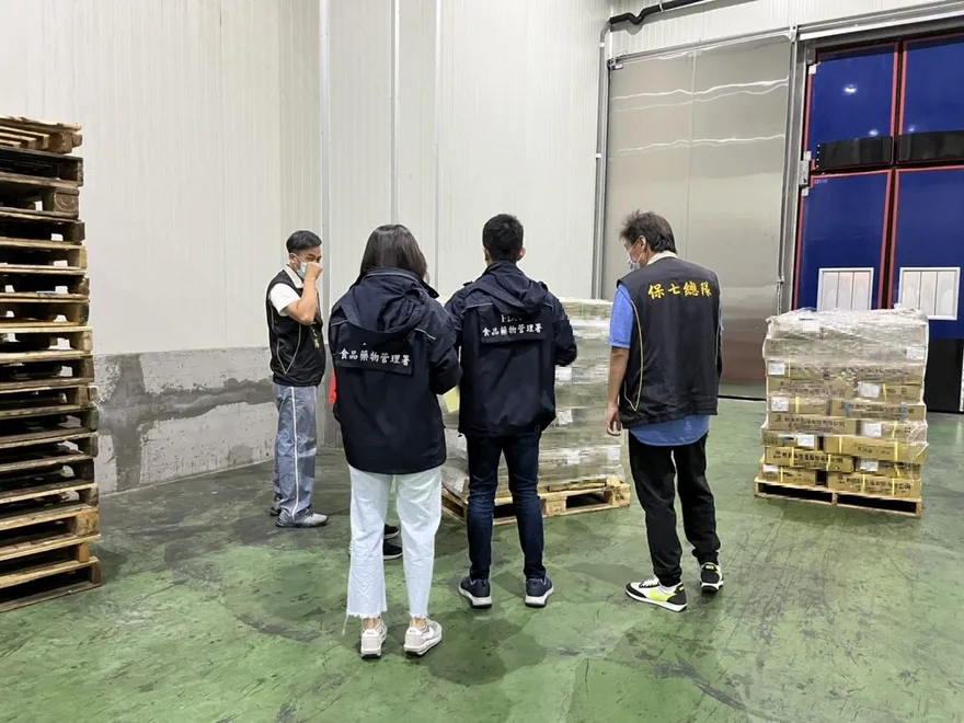 【影】黑心公司現身台中！過期烏骨雞改標再出售　商品流向五縣市