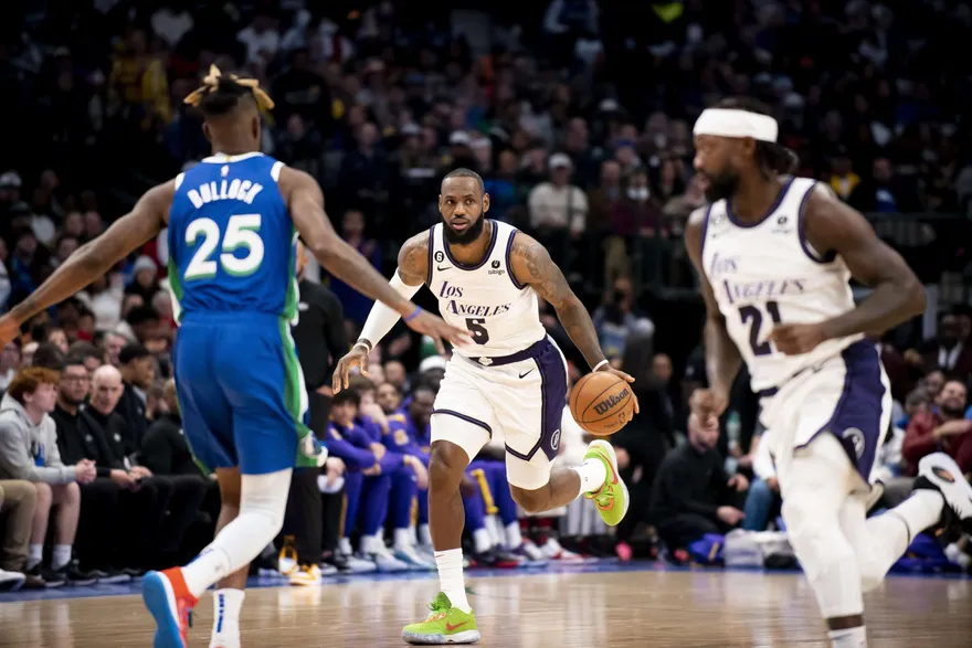 【影】詹皇聖誕大戰砍38分無用！湖人單節被狂轟51分　球迷批：整團都賣掉好了