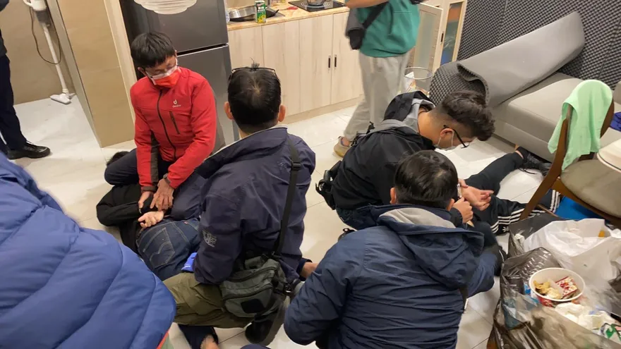 【影】台中柬埔寨！求職失聯悍警尋人　強力攻堅救出4人、逮捕2嫌