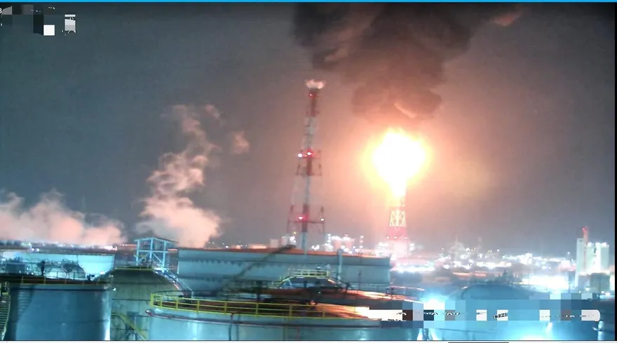 高雄中油突冒「火光＋濃煙」原因曝…環保局到場開罰！