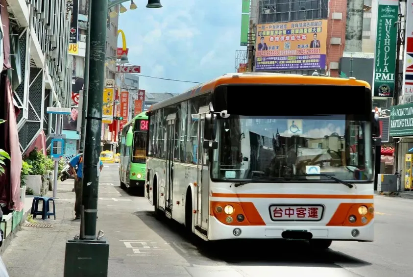 【影】台中公車司機毆打港女懲處出爐！駕駛兩大過處分　台中客運也遭交通局開罰