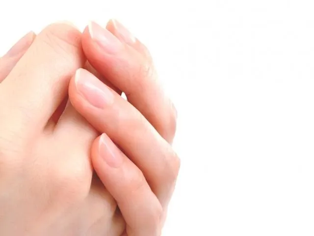 指甲起絲「別亂拔」易成甲溝炎！醫指常見「4原因」一招改善防感染