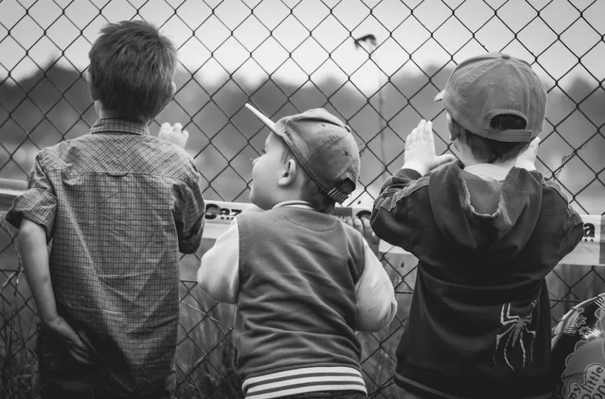 家裡超過600人！他年紀輕輕就「兒孫滿堂」　竟要求12名妻子吃避孕藥