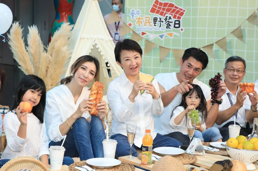 「藍營新共主」接班人出現了？「她」行程排場震撼港媒！