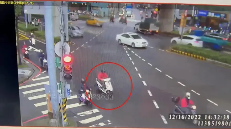 誤會一場！讓救護車遭科技執法取締　機車騎士臉書PO文警撤銷紅單