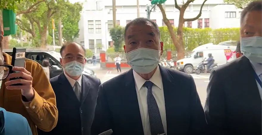 【影】直擊！兵役延長1年　邱國正親自拜會在野黨溝通