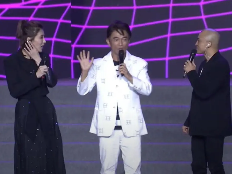 【影】「藝起發光」邀基督徒見證！吳宗憲受洗「遭牧師壓進浴缸」　急喊：可放我出來嗎