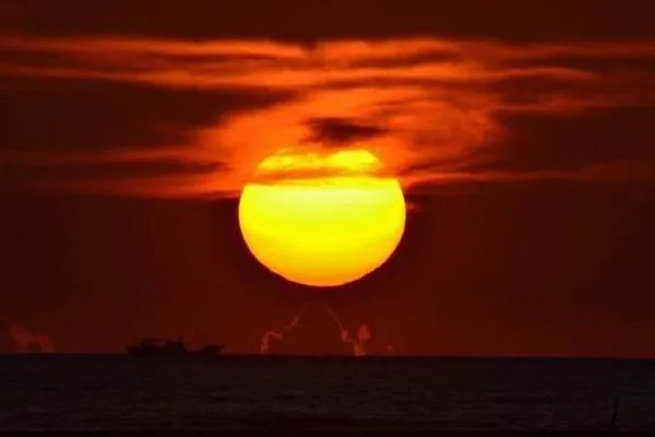 2022最後夕陽！現身台南市七股海堤　鄭明典公告「日沒」出現時間點