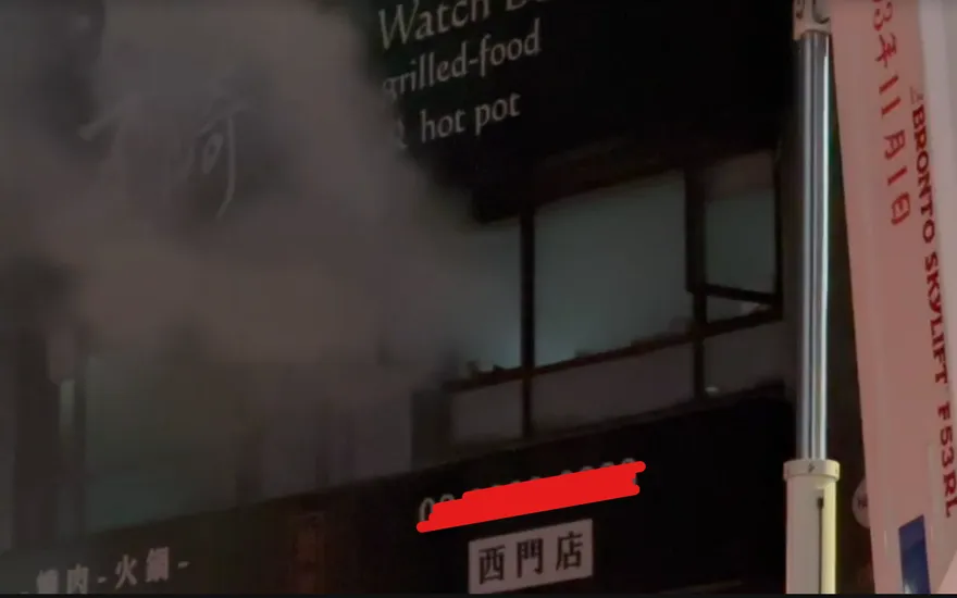 快訊／跨年夜台北西門町竄大火！現場濃煙密布　大批民眾圍觀