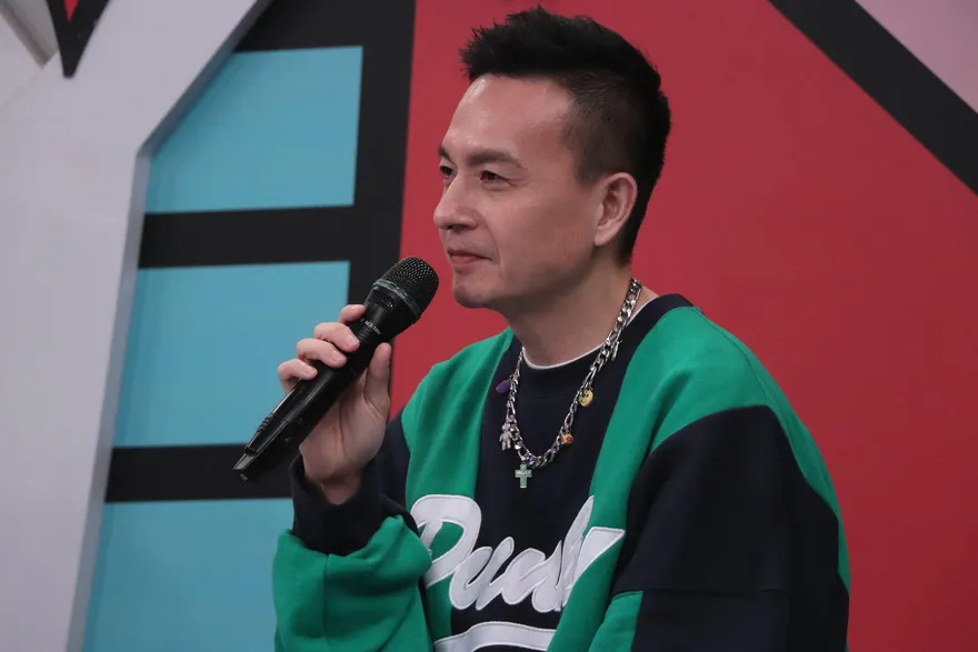 啦啦隊女神允諾陪過年！　小鐘私訊她　竟得到這答案